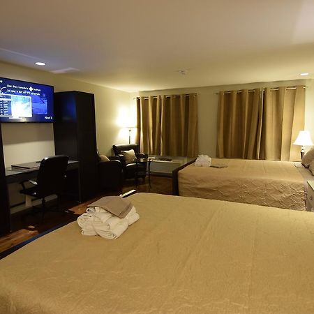 The Lion Inn & Suites Chetwynd Εξωτερικό φωτογραφία