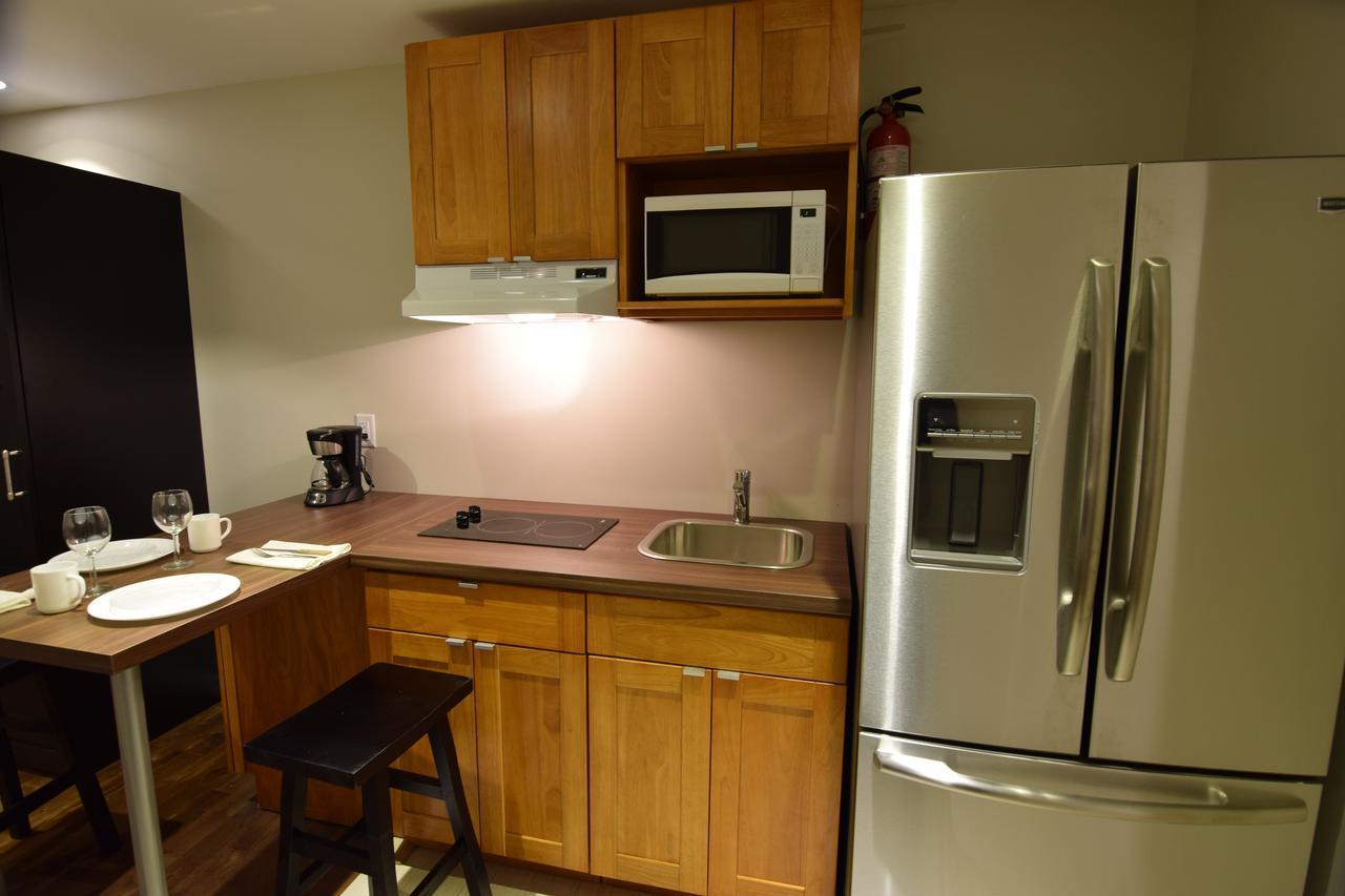 The Lion Inn & Suites Chetwynd Εξωτερικό φωτογραφία