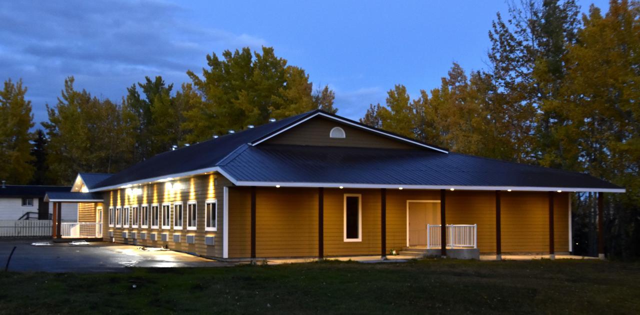 The Lion Inn & Suites Chetwynd Εξωτερικό φωτογραφία